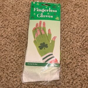 Amscan Green Fingerless Gloves with Shamrock